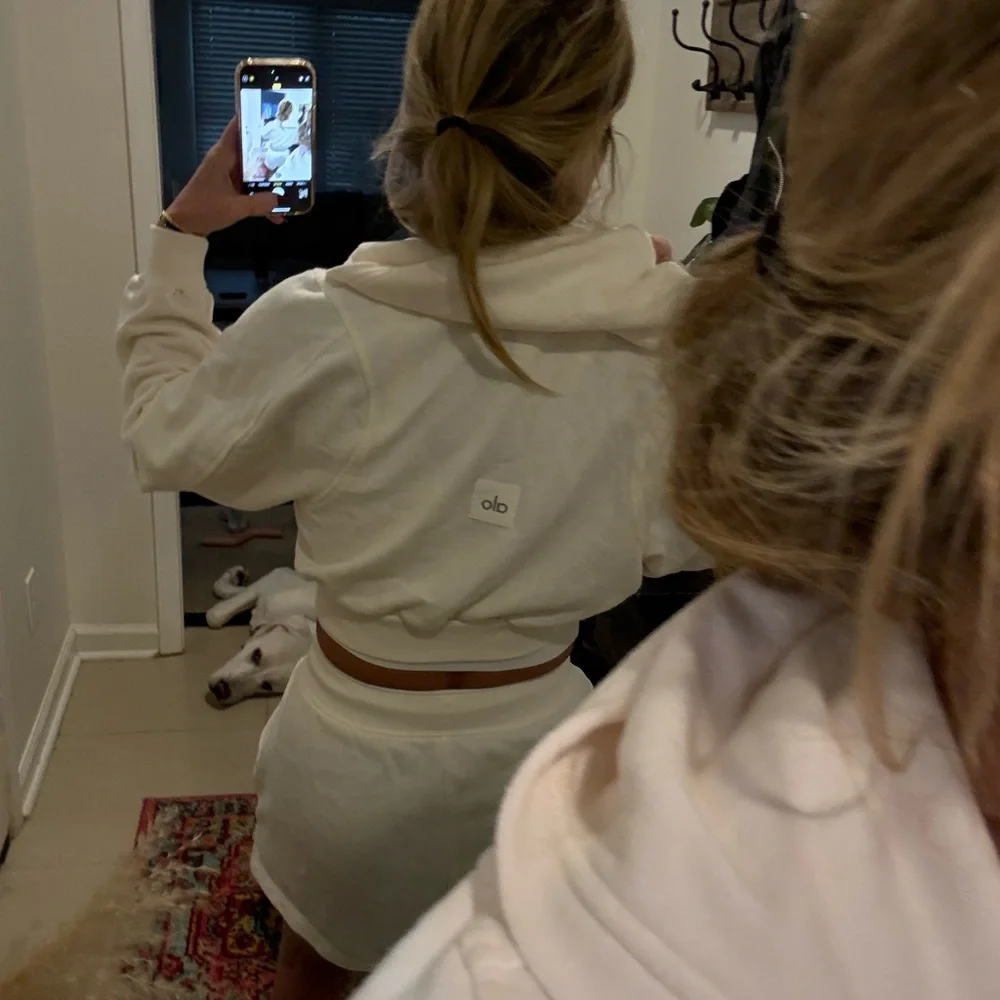 ALO Yoga Cream Zip-Up Hoodie and short set - Picture 3 of 6